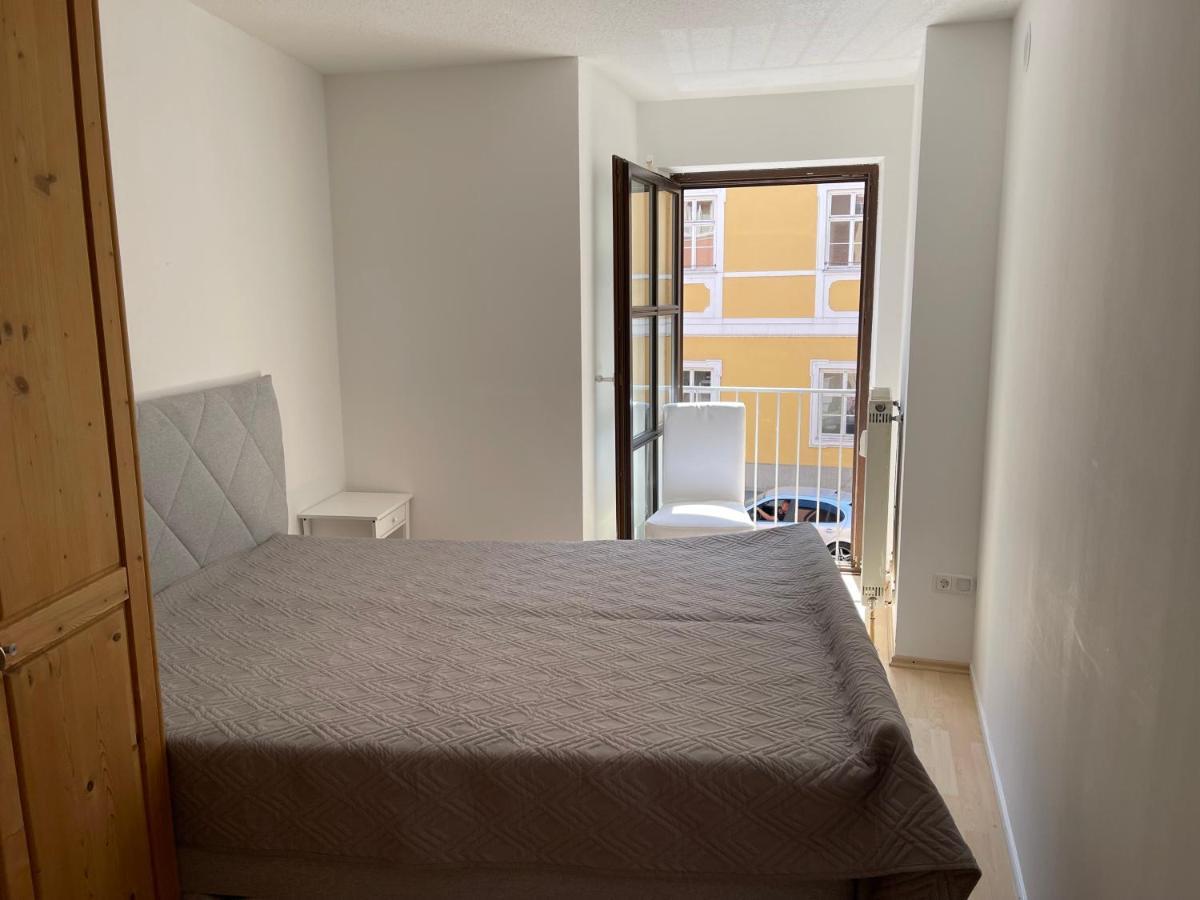 Helle Zwei-Zimmer-Stadt-Wohnung Am Bismarkplatz Mit Tiefgarage Landshut Exterior foto